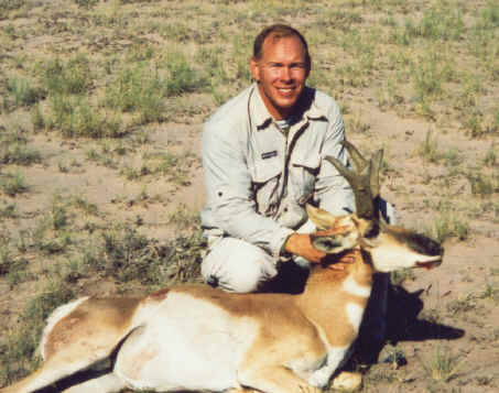 Art Lutheran with a heavy-horned Arizona pronghorn, 2003